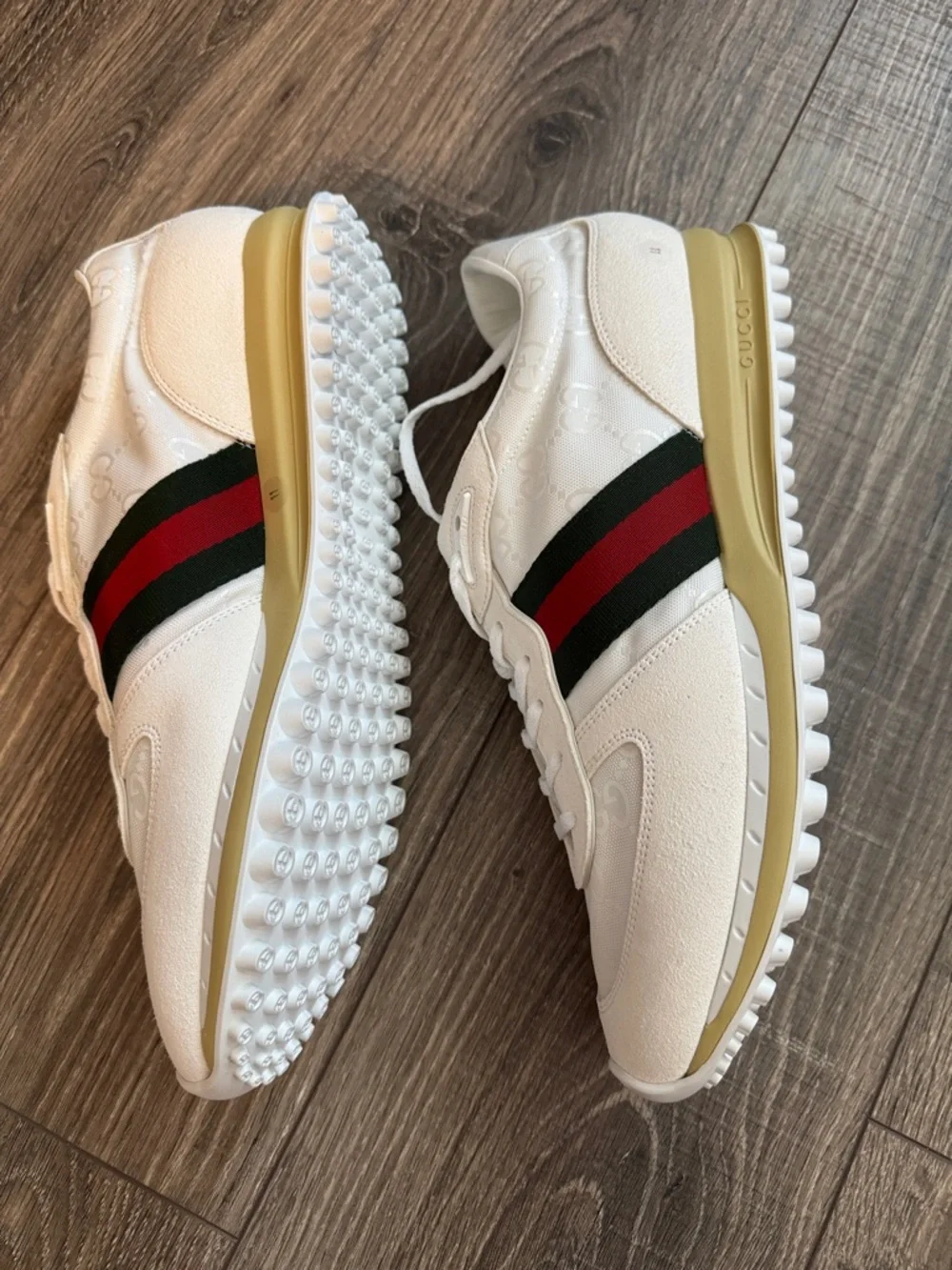 Gucci White Leather Sneakers with Red & Green Stripe - Picture 3 of 11